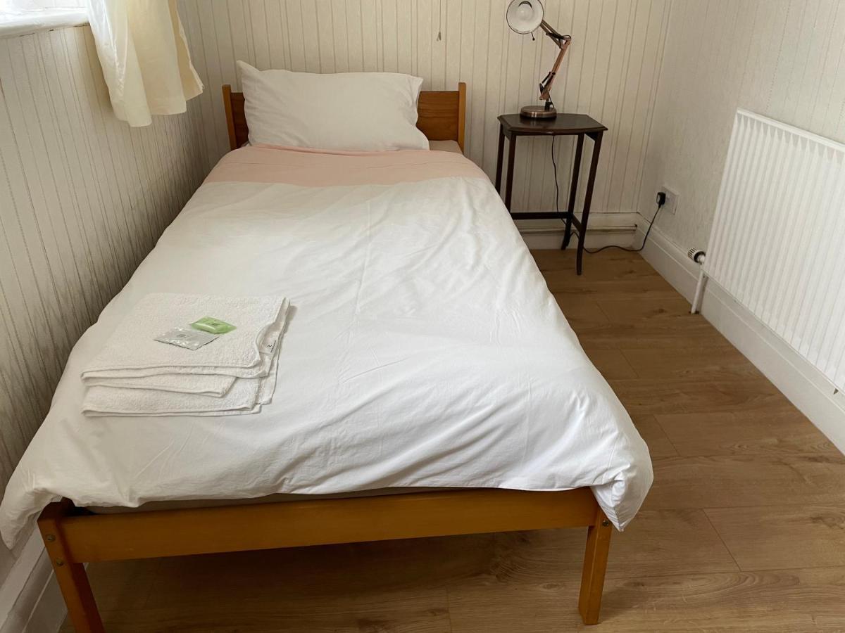 Renovated 4-Bed Home - Sleeps 9 - Parking - Spa Blackpool Kültér fotó