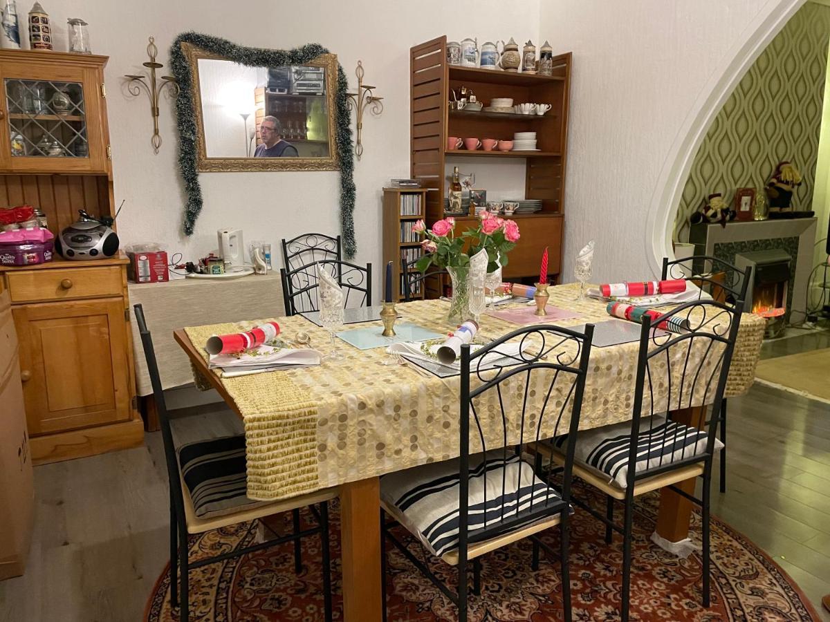Renovated 4-Bed Home - Sleeps 9 - Parking - Spa Blackpool Kültér fotó