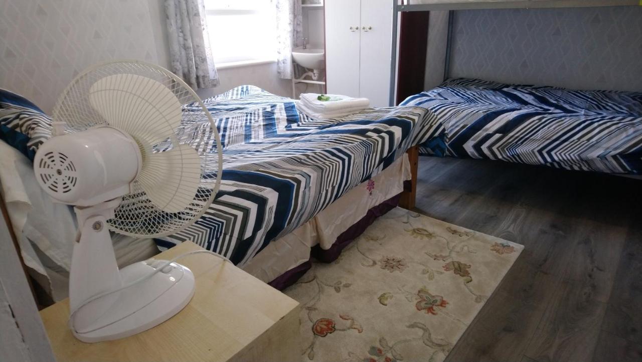 Renovated 4-Bed Home - Sleeps 9 - Parking - Spa Blackpool Kültér fotó