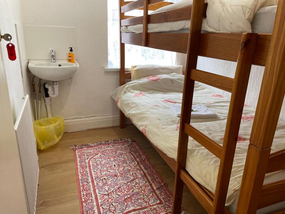 Renovated 4-Bed Home - Sleeps 9 - Parking - Spa Blackpool Kültér fotó