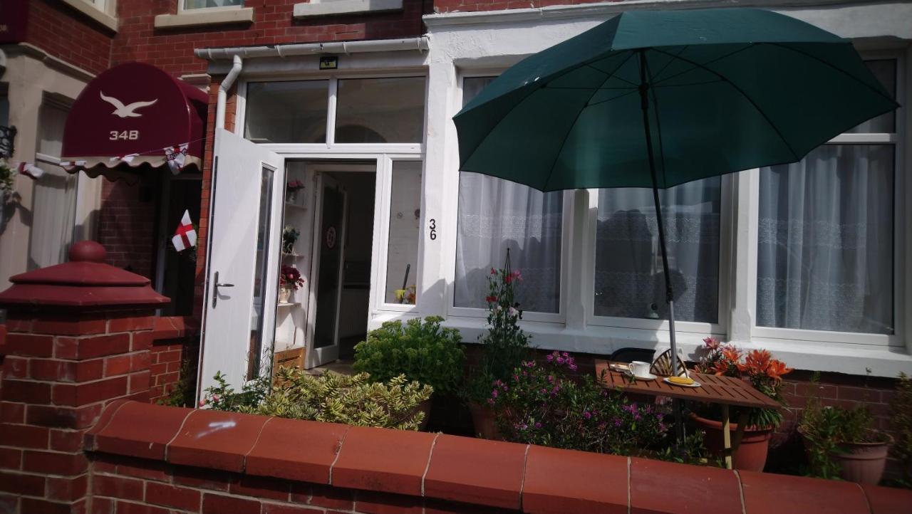 Renovated 4-Bed Home - Sleeps 9 - Parking - Spa Blackpool Kültér fotó