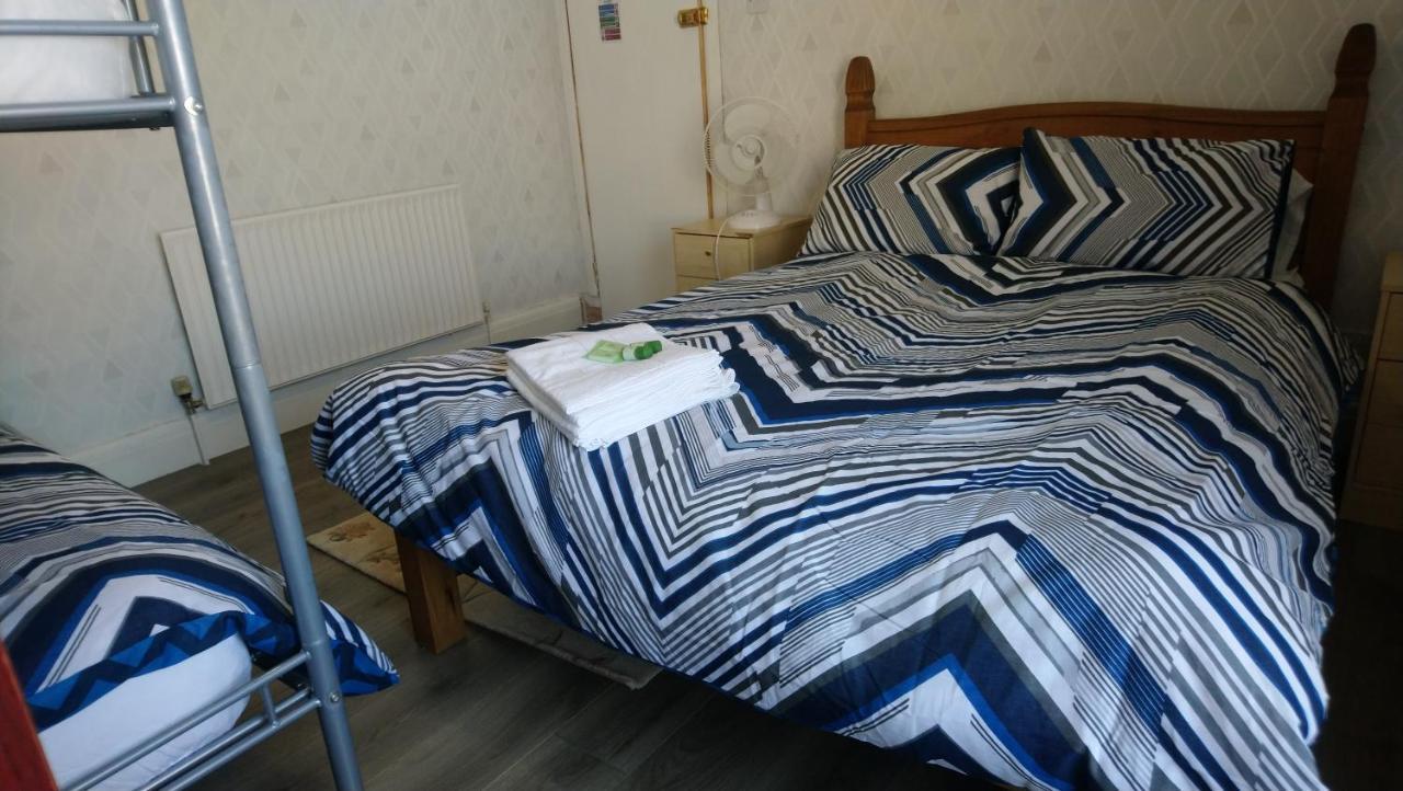 Renovated 4-Bed Home - Sleeps 9 - Parking - Spa Blackpool Kültér fotó