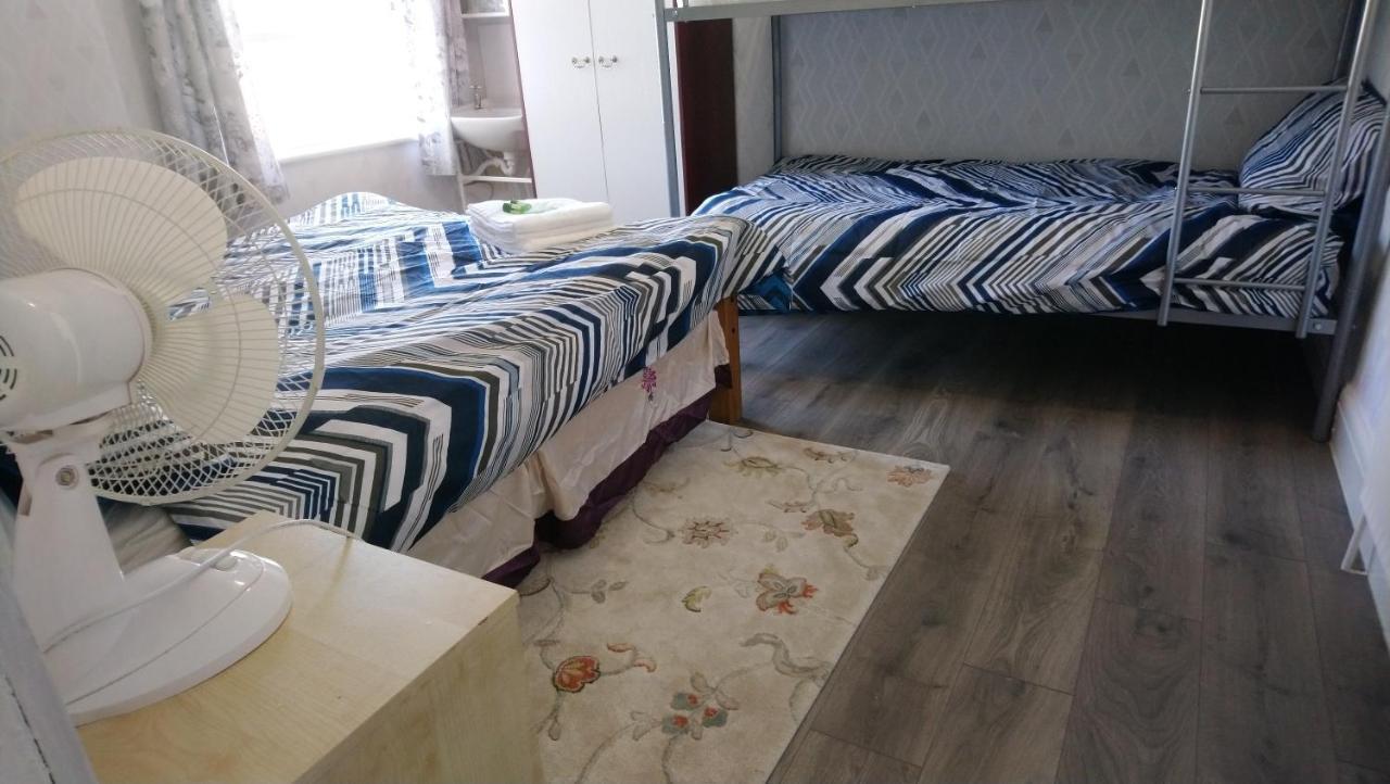 Renovated 4-Bed Home - Sleeps 9 - Parking - Spa Blackpool Kültér fotó