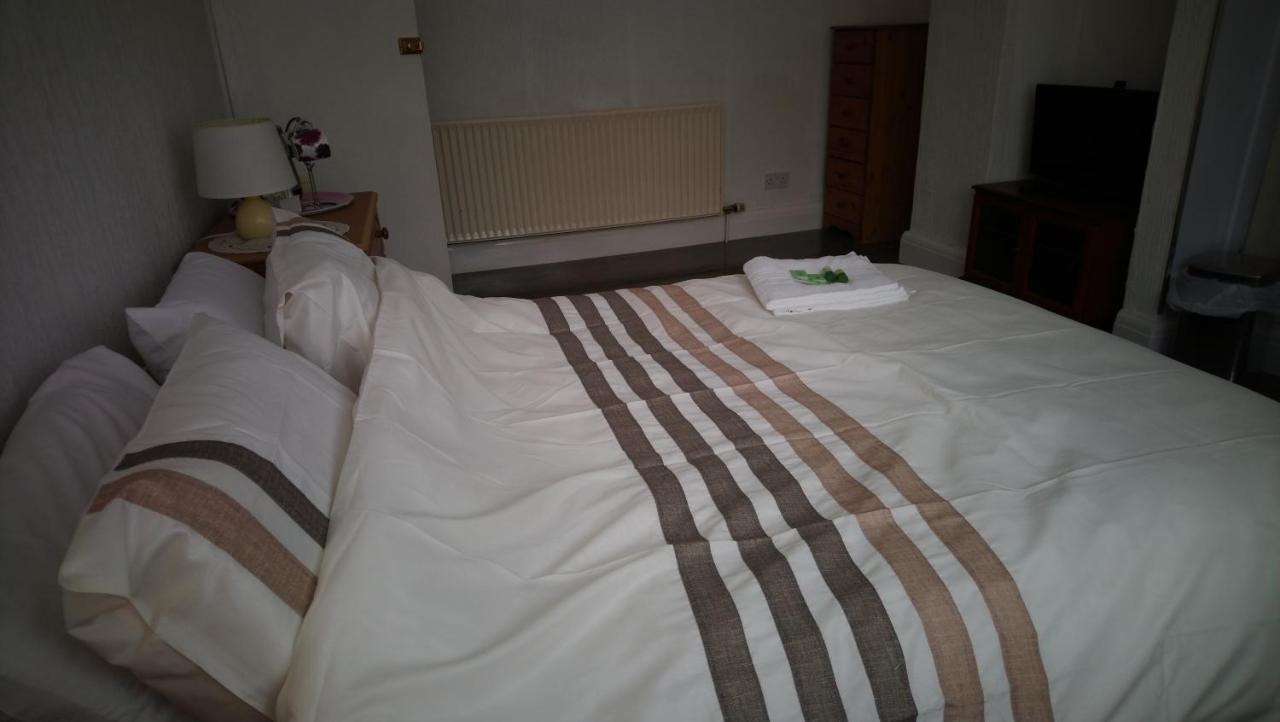 Renovated 4-Bed Home - Sleeps 9 - Parking - Spa Blackpool Kültér fotó