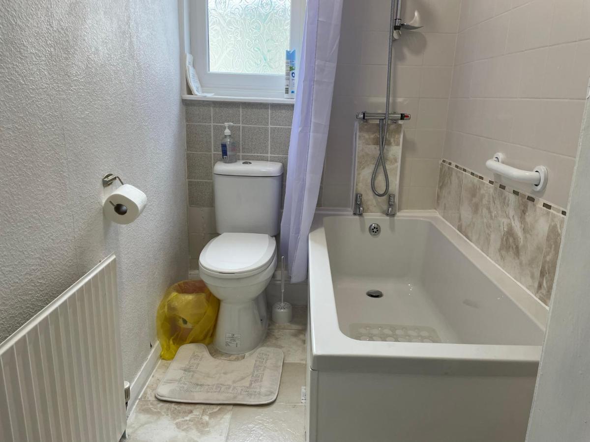 Renovated 4-Bed Home - Sleeps 9 - Parking - Spa Blackpool Kültér fotó